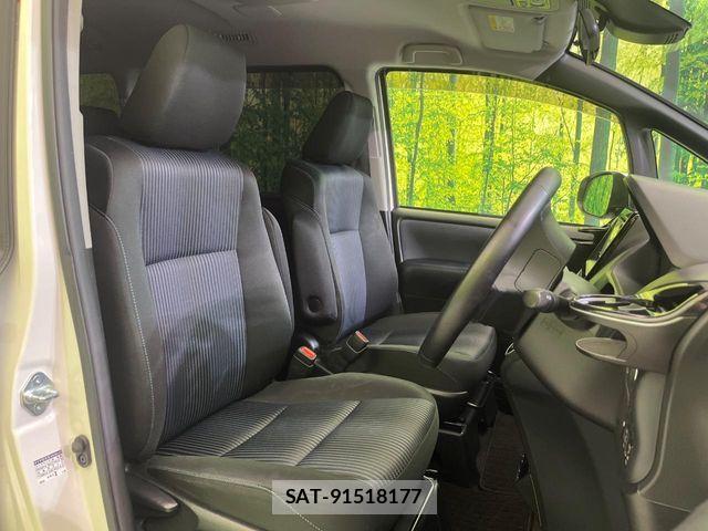 Toyota VOXY 2016-05 8564050-7