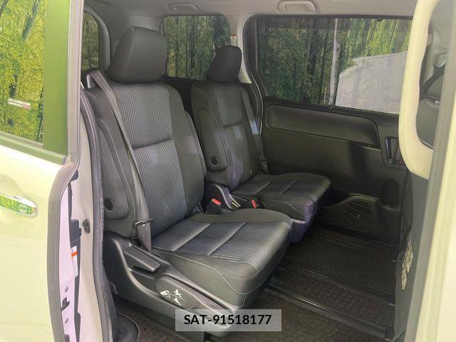 Toyota VOXY 2016-05 8564050-8