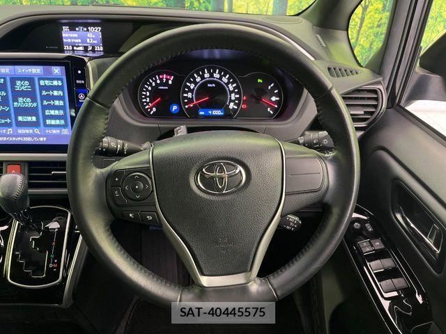 Toyota VOXY 2021-08 8564030-11
