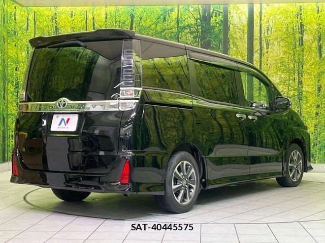 Toyota VOXY 2021-08 8564030-17
