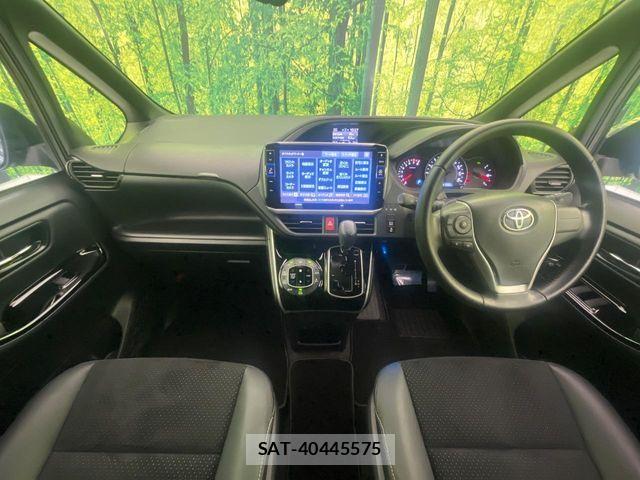 Toyota VOXY 2021-08 8564030-1