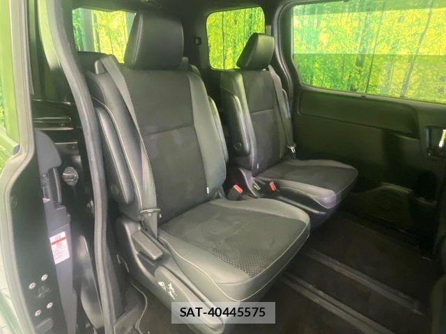 Toyota VOXY 2021-08 8564030-8