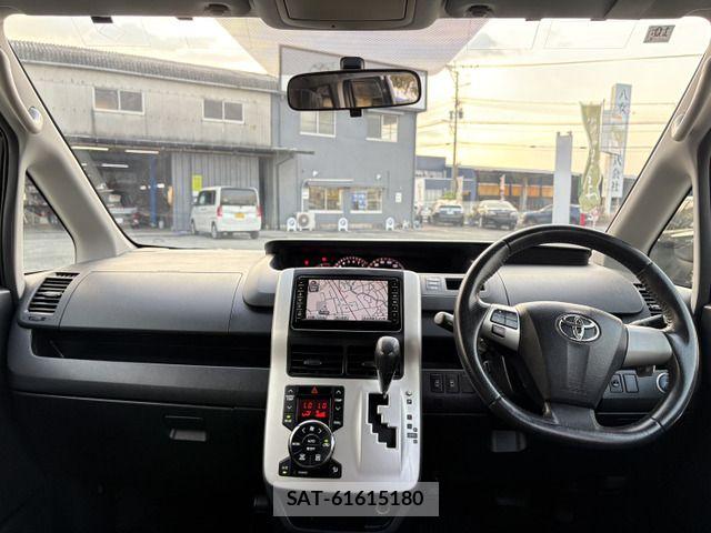 Toyota VOXY 2011-01 8564053-9
