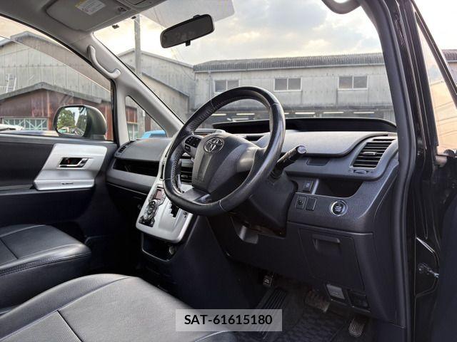 Toyota VOXY 2011-01 8564053-10
