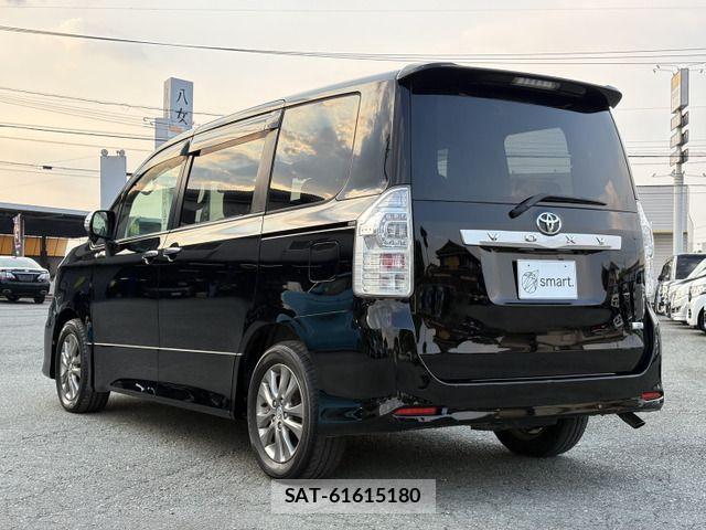 Toyota VOXY 2011-01 8564053-6