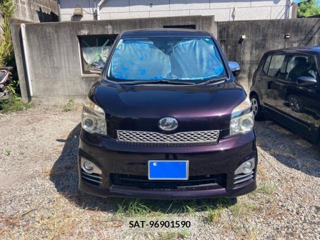 Toyota VOXY 2013-11 8564052-1