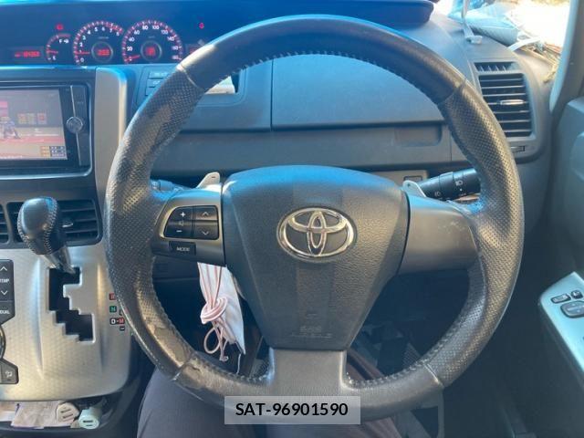 Toyota VOXY 2013-11 8564052-19