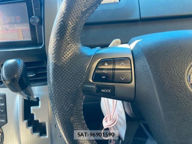Toyota VOXY 2013-11 8564052-20