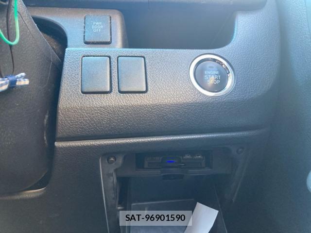 Toyota VOXY 2013-11 8564052-21
