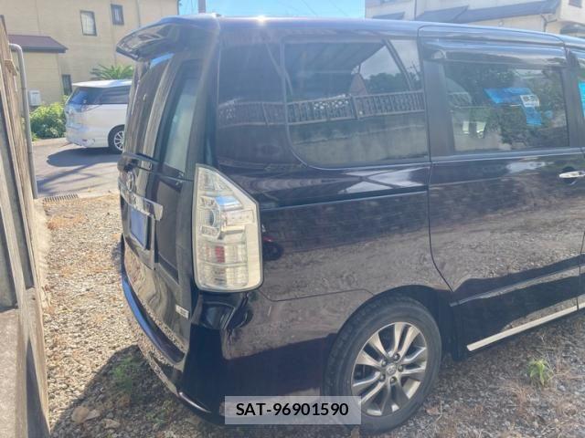 Toyota VOXY 2013-11 8564052-3