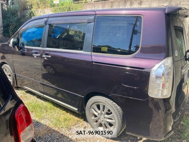Toyota VOXY 2013-11 8564052-4