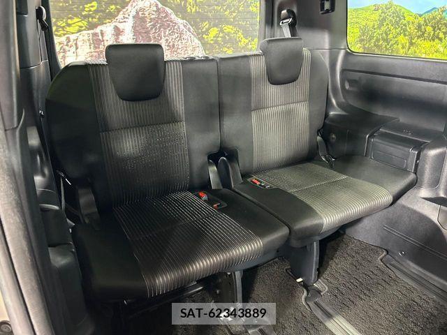Toyota VOXY 2018-06 8564035-9