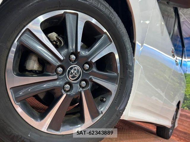 Toyota VOXY 2018-06 8564035-13