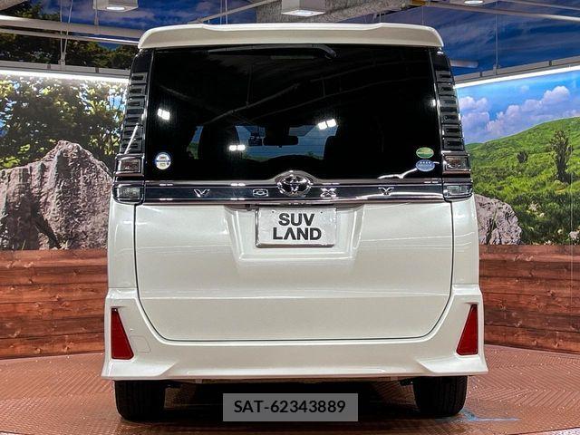 Toyota VOXY 2018-06 8564035-15