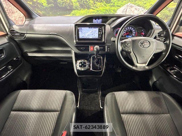 Toyota VOXY 2018-06 8564035-1