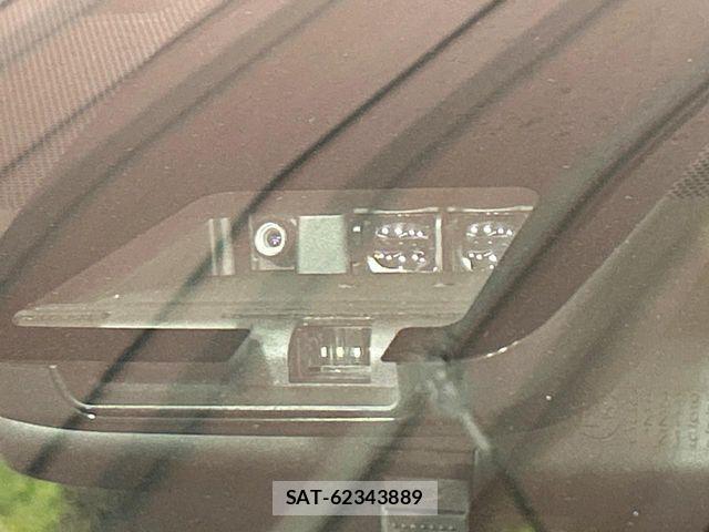 Toyota VOXY 2018-06 8564035-2