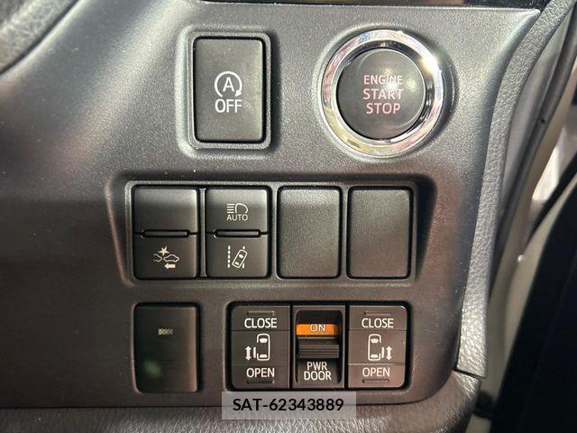 Toyota VOXY 2018-06 8564035-3
