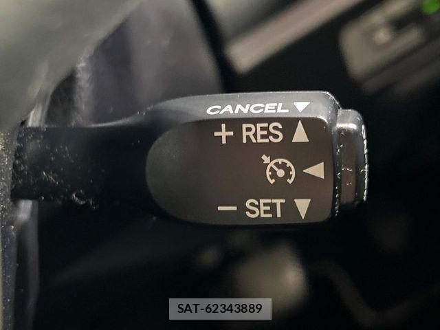 Toyota VOXY 2018-06 8564035-6