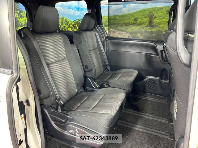 Toyota VOXY 2018-06 8564035-8