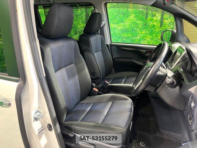 Toyota VOXY 2016-02 8564043-9
