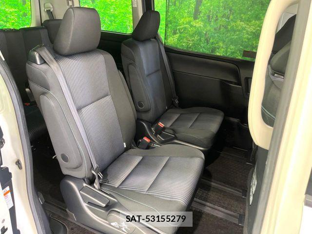 Toyota VOXY 2016-02 8564043-10