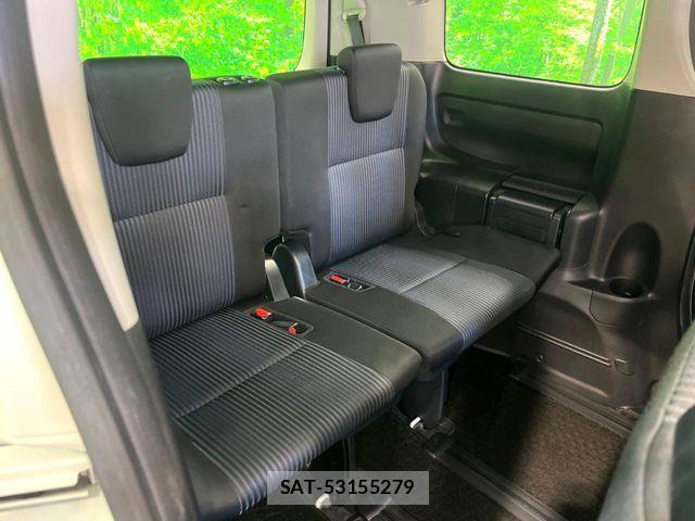 Toyota VOXY 2016-02 8564043-11