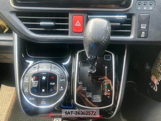 Toyota VOXY 2019-11 8564038-16