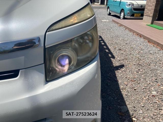 Toyota VOXY 2007-09 8564058-13