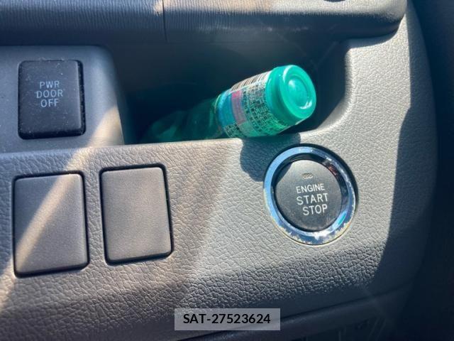 Toyota VOXY 2007-09 8564058-16