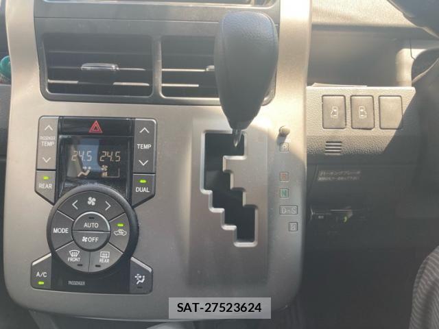 Toyota VOXY 2007-09 8564058-21