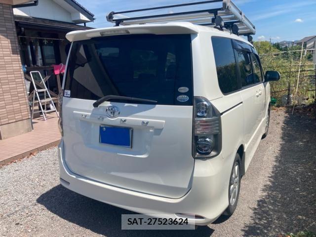 Toyota VOXY 2007-09 8564058-2