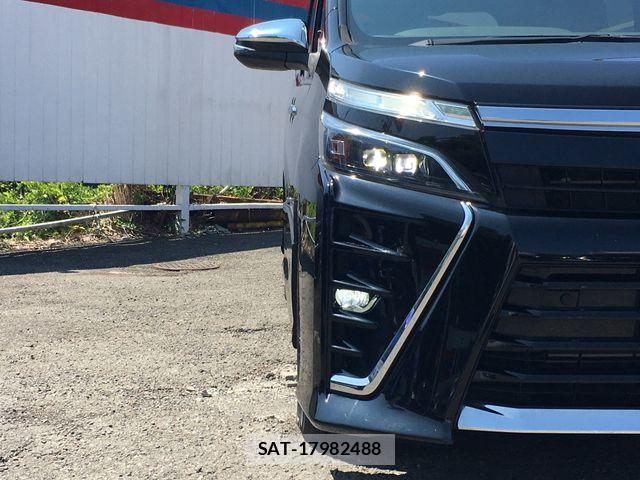 Toyota VOXY 2021-03 8564034-16