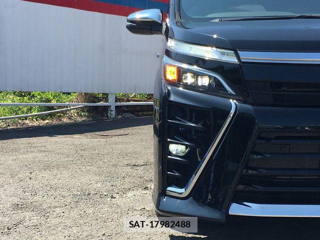 Toyota VOXY 2021-03 8564034-17