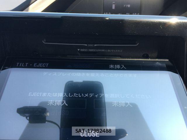 Toyota VOXY 2021-03 8564034-24