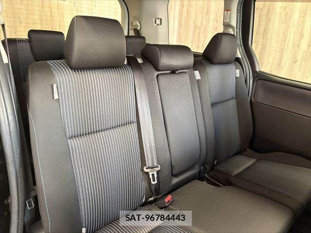 Toyota VOXY 2016-12 8564048-10