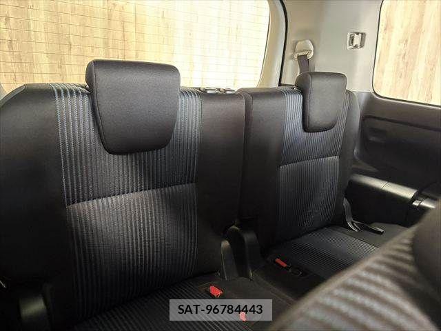 Toyota VOXY 2016-12 8564048-11