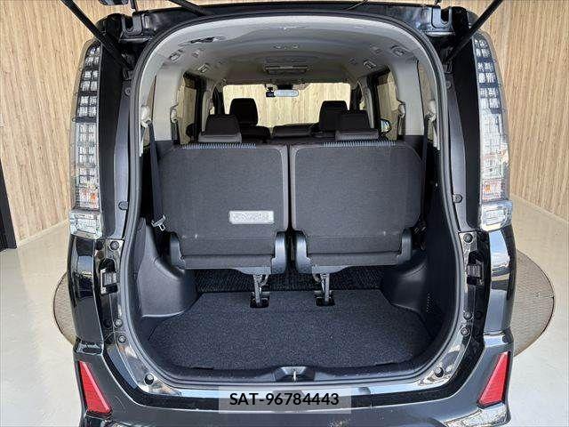 Toyota VOXY 2016-12 8564048-12