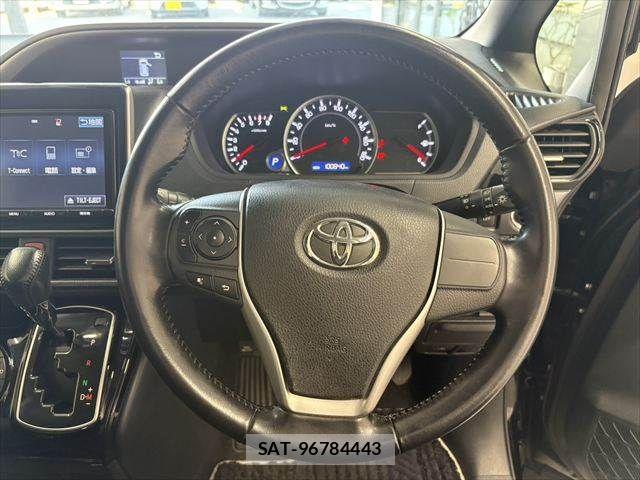 Toyota VOXY 2016-12 8564048-13