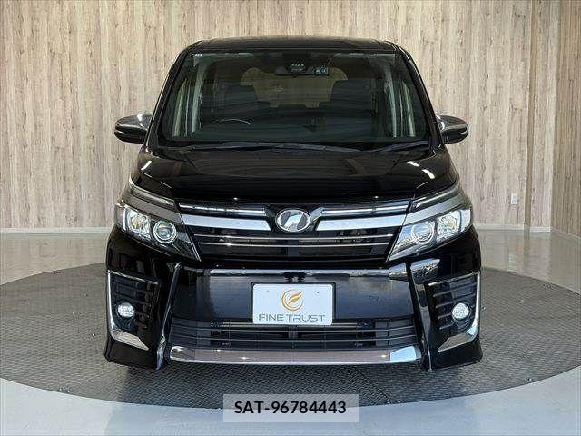 Toyota VOXY 2016-12 8564048-17