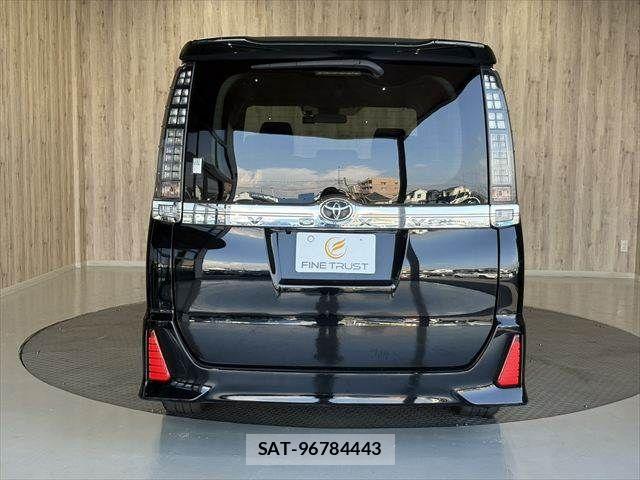 Toyota VOXY 2016-12 8564048-20