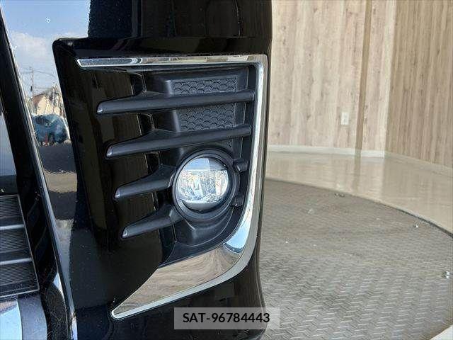 Toyota VOXY 2016-12 8564048-25