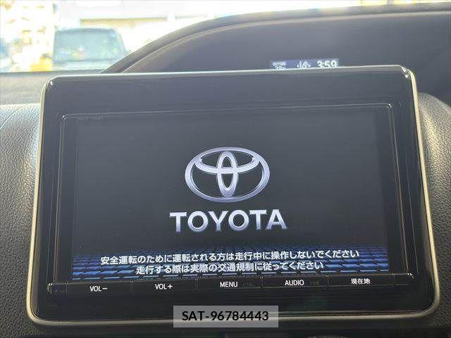 Toyota VOXY 2016-12 8564048-3