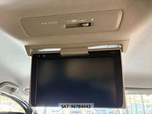 Toyota VOXY 2016-12 8564048-6