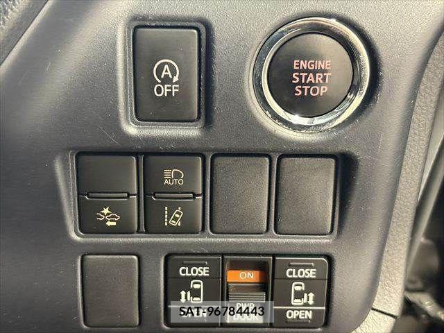 Toyota VOXY 2016-12 8564048-7