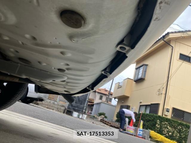 Toyota VOXY 2007-08 8564054-11