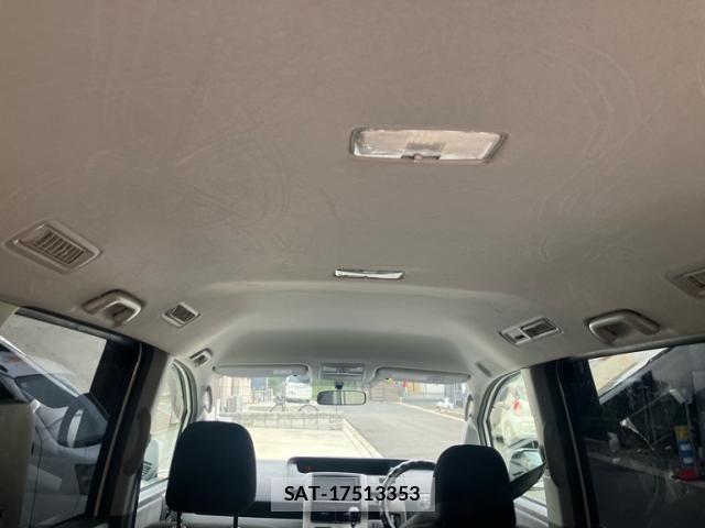 Toyota VOXY 2007-08 8564054-14