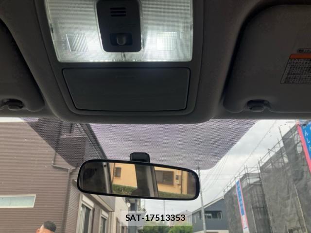 Toyota VOXY 2007-08 8564054-19