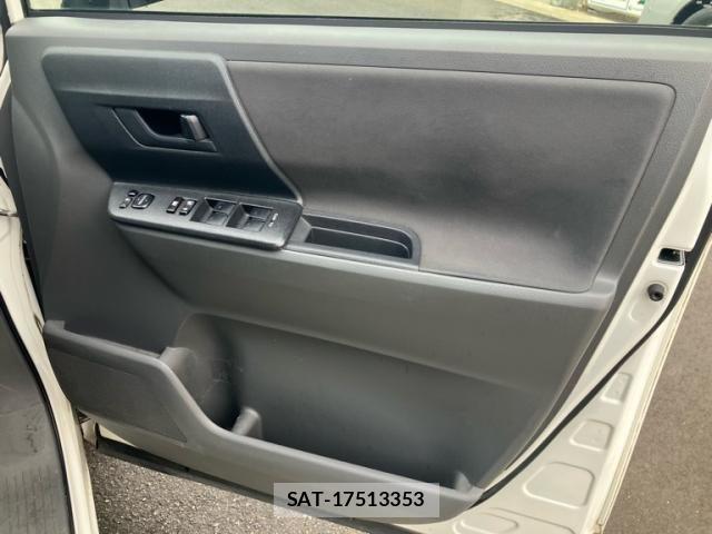 Toyota VOXY 2007-08 8564054-21