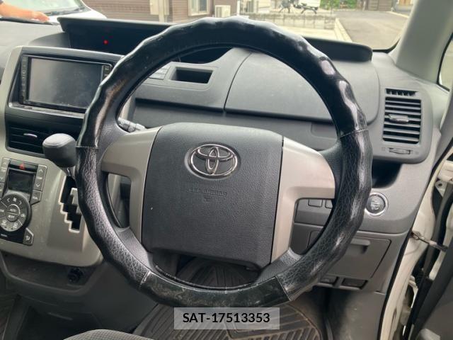Toyota VOXY 2007-08 8564054-23