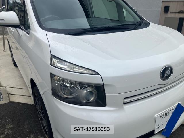 Toyota VOXY 2007-08 8564054-3